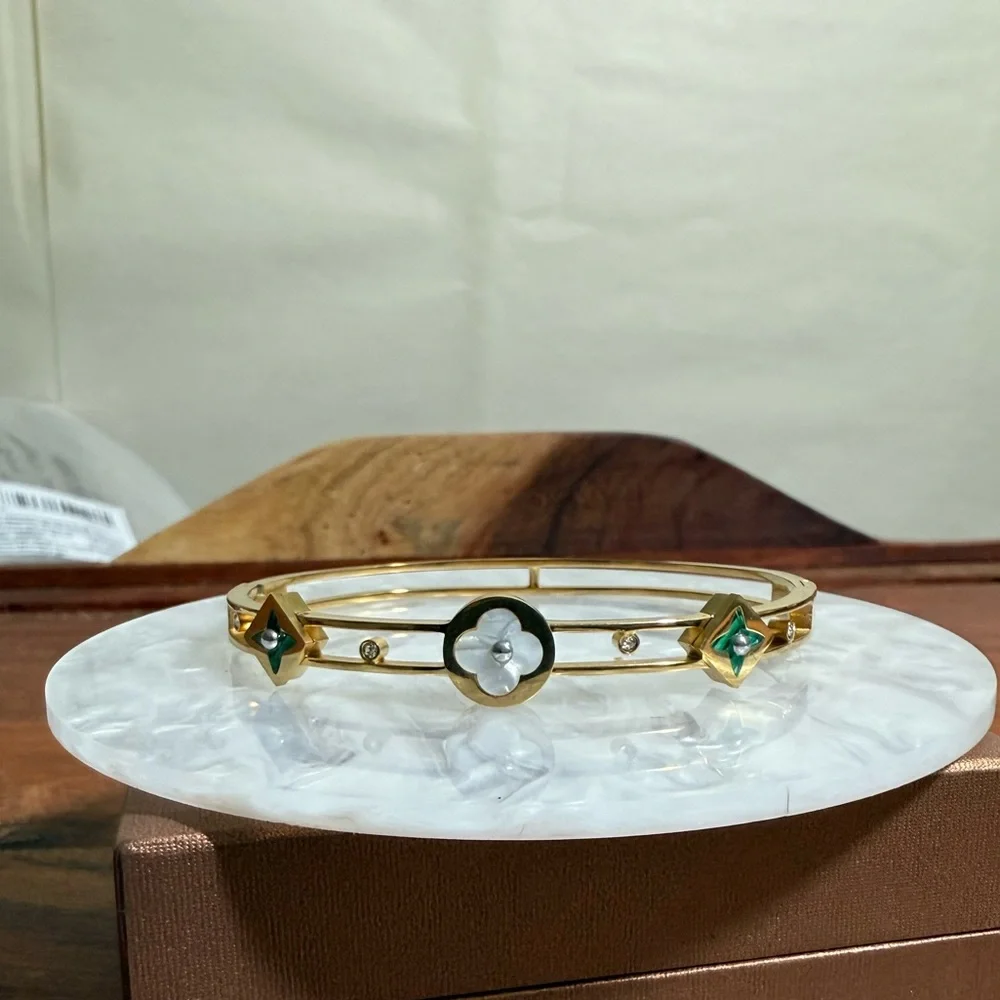 Gold Plated clover motifs Titanium Steel bangle white mother ofpearl green stone